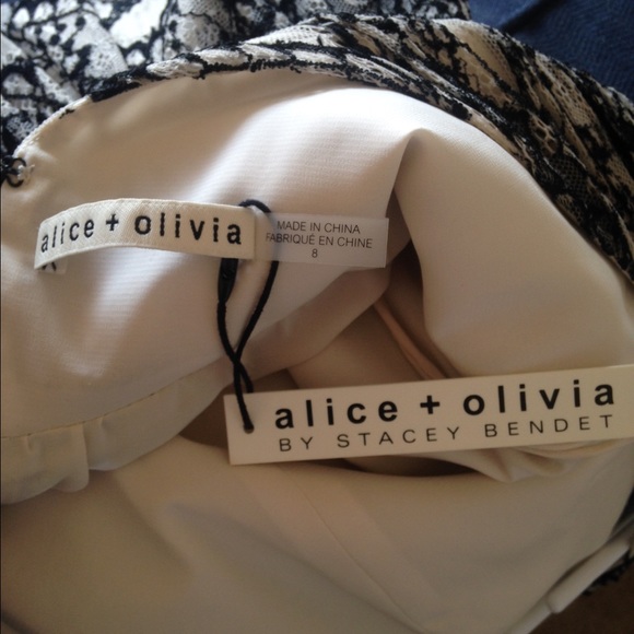 Offers welcome || Alice + Olivia Cara Dress - Picture 6 of 6